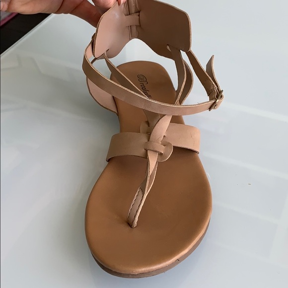 EUC sandals - Picture 2 of 4